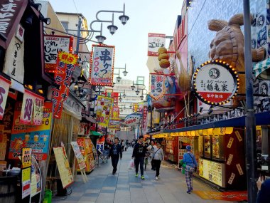Osaka Shinsekai bölgesinde gıda alanı