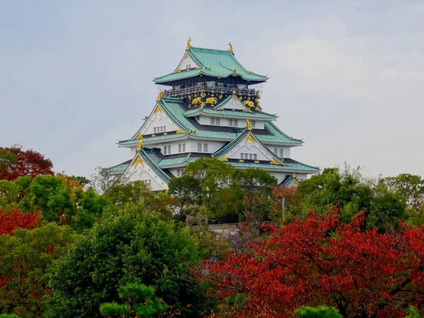 Vista del hermoso Castillo de Osaka — Foto de Stock