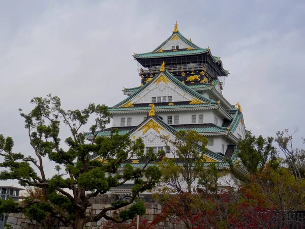 Vista del hermoso Castillo de Osaka — Foto de Stock