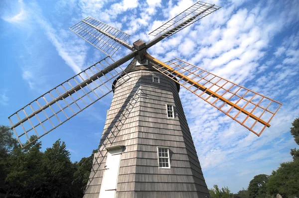 East Hampton Hook Yel Değirmeni düşük açı görünümü
