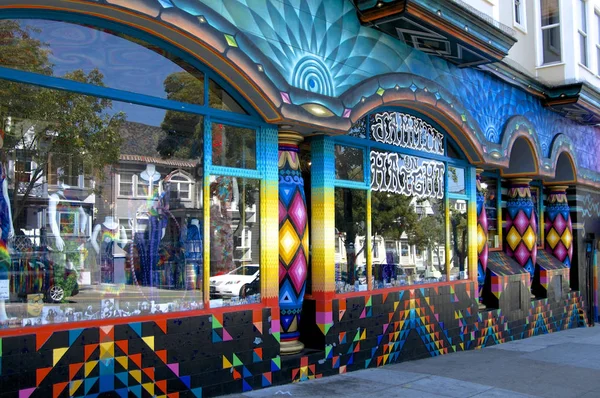 Beau bâtiment de couleur extérieur dans le Haight & Ashbury à San Francisco — Photo