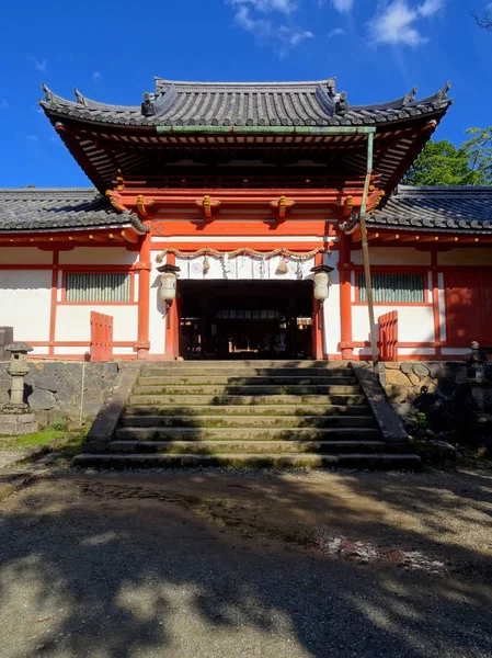 Puerta de entrada del templo de Tamukeyama Hachimangu en Nara — Foto de Stock