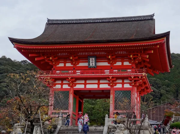 Belo portão do templo de Kiyomizu-dera — Fotografia de Stock