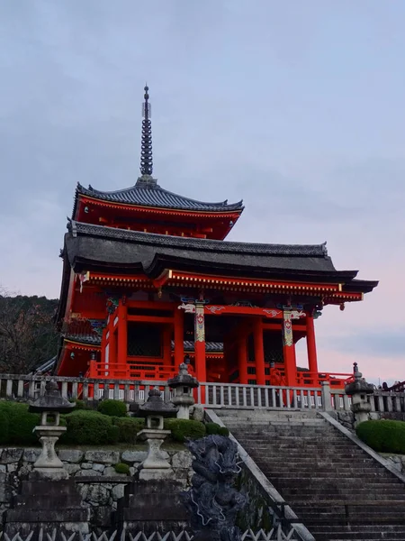 Beautiful gate and pagoda of the Kiyomizu-dera temple — Stock Photo, Image