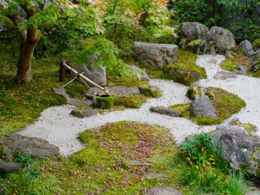 Kyoto, Japonya'da tipik bir Japon Zen bahçesinin kapatılması
