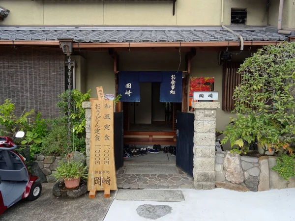 Vue imprenable sur un restaurant japonais traditionnel — Photo