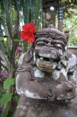 Güzel Dvarapala taş heykeli