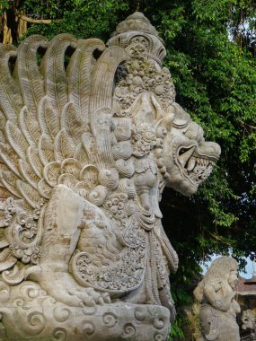 Tipik Bali ejderha heykeli