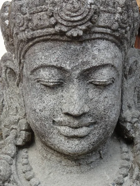 Vista frontal de uma estátua de Buda — Fotografia de Stock