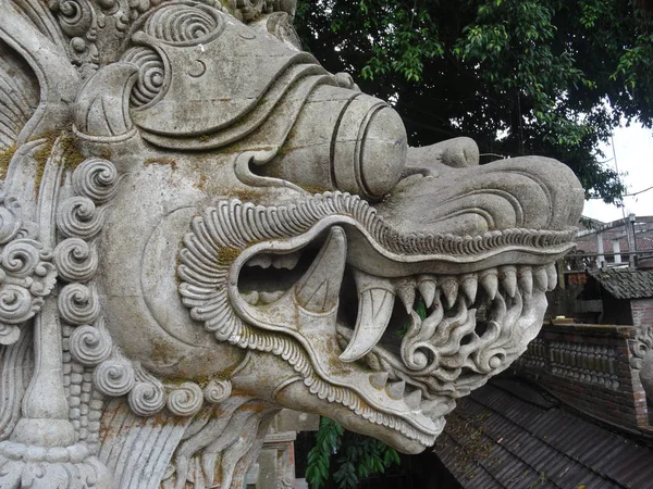 典型的なバリのドラゴン像 — ストック写真