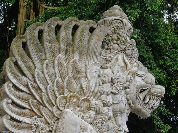 Estátua típica do dragão balinês — Fotografia de Stock