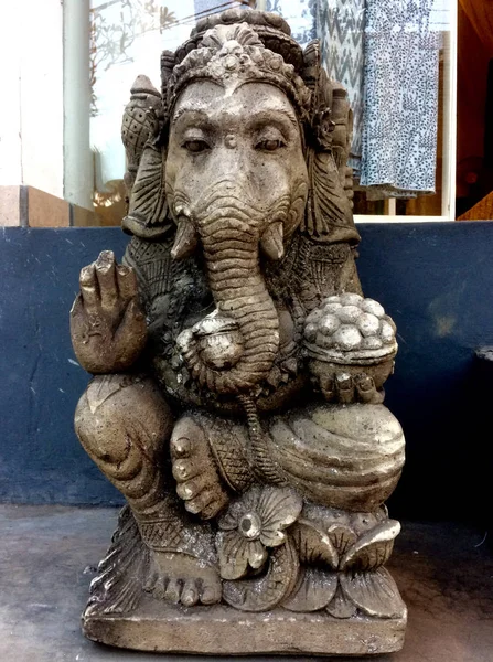 Hermosa estatua de piedra Ganesha — Foto de Stock