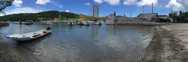 Vista panoramica del ponte giallo su Nusa Lembongan — Foto Stock