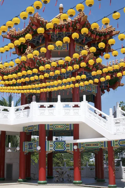 Yellow lantern decoration and Pagoda of Thean Hou Temple — Stok fotoğraf