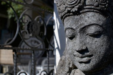 Bir taş Buda heykelinin yakın resmi