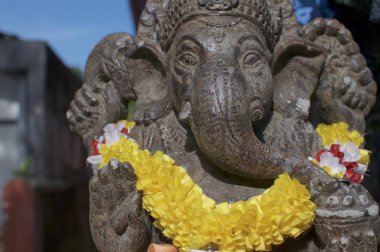 Küçük bronz Ganesha heykeli