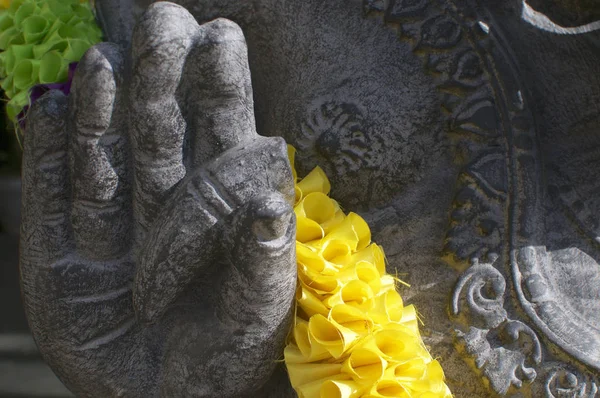 Detalhe da mão de uma estátua preta de Ganesha — Fotografia de Stock