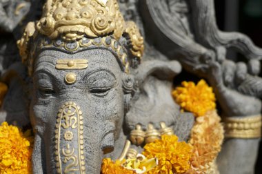 Ganesha taş heykelinin resmini kapat