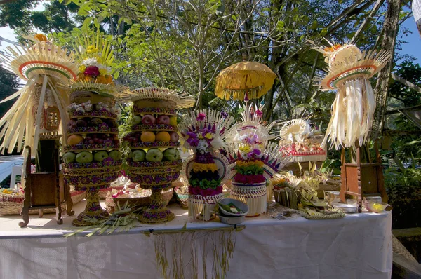 Ofrendas ceremoniales tradicionales balinesas en Ubud —  Fotos de Stock