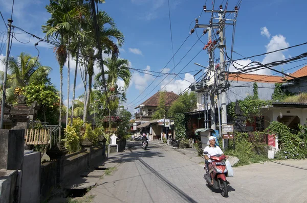 Pohled na silnici Jalan Bisma v Ubud, Bali — Stock fotografie