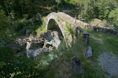 Maggia Vadisi'nde Antik Roma tarzı taş köprü, İsviçre