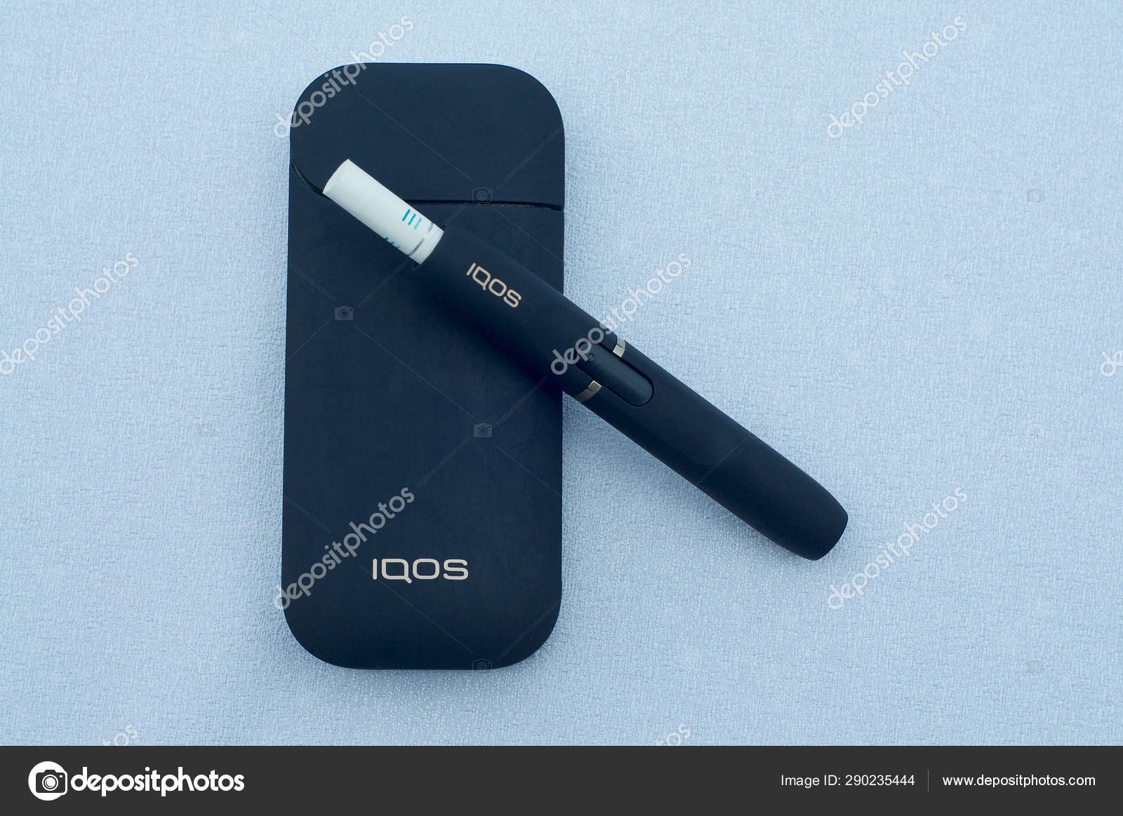 Iqos elektronische Zigarette mit Hitze-nicht-verbrennen-System —  Redaktionelles Stockfoto © Marlon_Trottmann #290235444