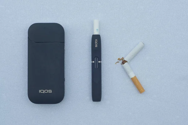 Sigaretta elettronica IQOS con sistema heat-not-burn — Foto Stock