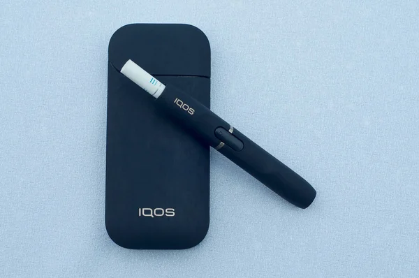 Электронная сигарета IQOS с системой термонегорения — стоковое фото