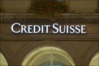 Geceleri Işıklı Credit Suisse logosu
