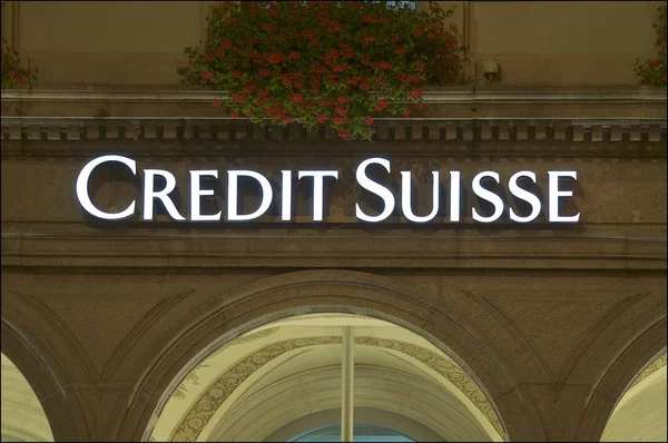 Illuminated Credit Suisse logo at night — Stock Photo, Image