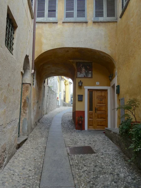 Vista Hermoso Callejón Núcleo Del Pueblo Cima Situado Lago Lugano — Foto de Stock