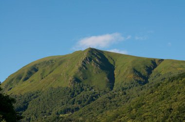 İsviçre 'nin Ticino kantonundaki Capriasca bölgesinde yer alan Motto della Croce (Crocione) dağının manzarası