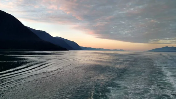 Sunset Mountain Range Pacific Ocean Passage Alaska Beautiful End Day — Stock Photo, Image
