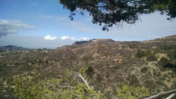 Bergstopp Utsikt Los Angeles Kalifornien Med Skog Och Lätt Molntäcke — Stockfoto