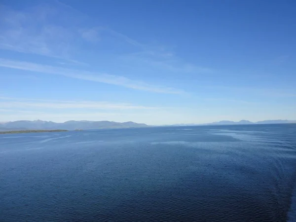 View Coast Passage Alaska Bright Blue Sky Water Stretching Horizon — Stock Photo, Image