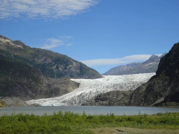 Στο Μενντενχωλ Τζούνο Αλάσκα Παγετώνα Mendenhall Ρέει Στη Λίμνη Mendenhall — Φωτογραφία Αρχείου