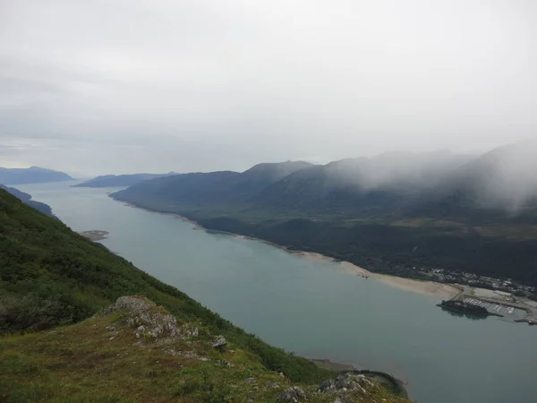 Insidan Passagen Kör Bredvid Juneau Alaska Från Ovanpå Ett Berg — Stockfoto