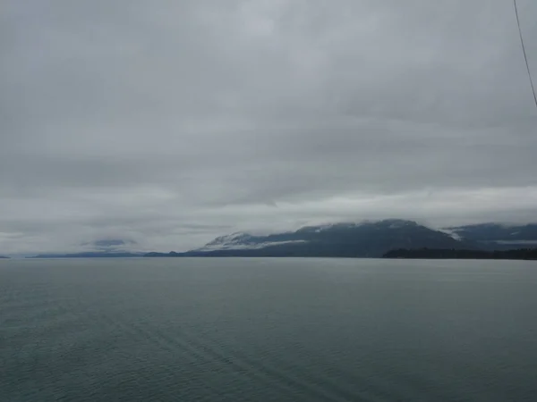 Passage Pacific Ocean Two Mountain Ranges Calm Peaceful Waters Flowing — Stock Photo, Image