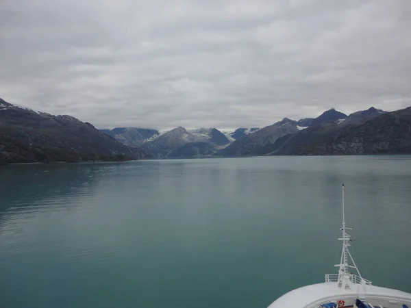 Doorgang Stille Oceaan Tussen Twee Bergketens Rustige Vreedzame Wateren Stroomt — Stockfoto