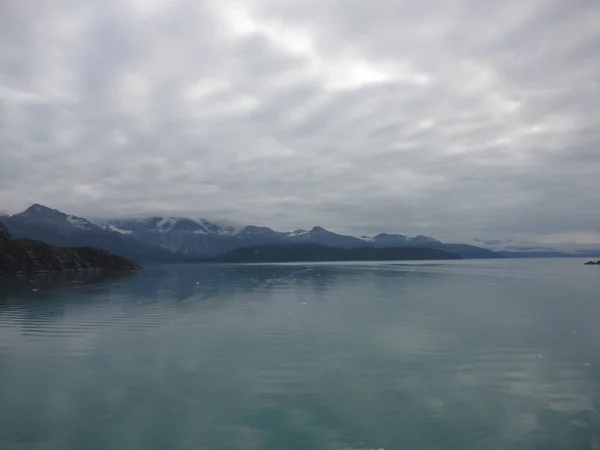 Mountain Filled Horizon Pacific Ocean Passage Alaska Very Cloudy Sky — Stock Photo, Image