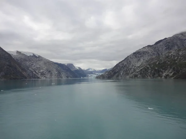 Passaggio Nell Oceano Pacifico Tra Due Catene Montuose Calma Acque — Foto Stock