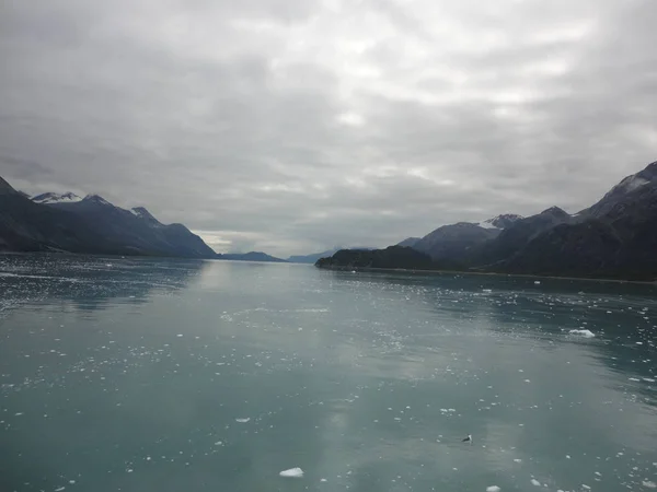 Passaggio Nell Oceano Pacifico Tra Due Catene Montuose Calma Acque — Foto Stock