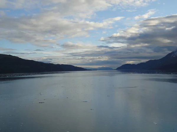 Dağ Dolu Pasifik Okyanusu Ufukta Passage Alaska — Stok fotoğraf