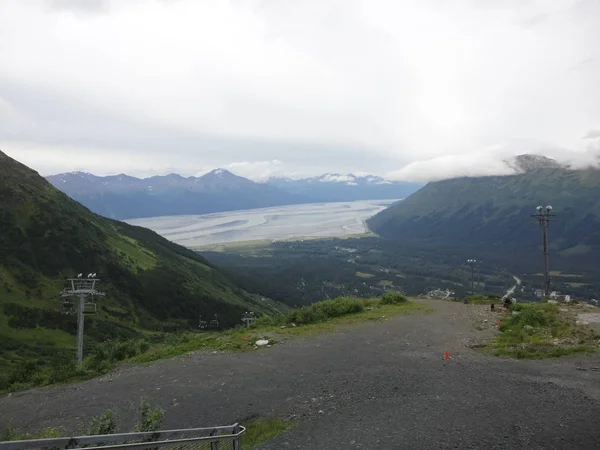 Montaña Alaska Fondo Del Lago Borde Una Selva Templada — Foto de Stock