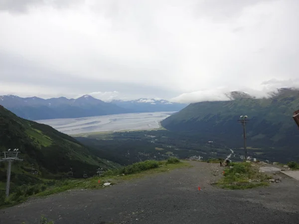 Montaña Alaska Fondo Del Lago Borde Una Selva Templada — Foto de Stock
