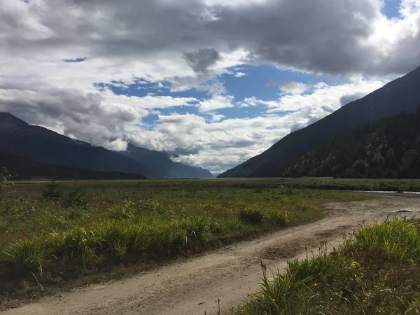 Montaña Alaska Fondo Del Lago Borde Una Selva Templada — Foto de Stock