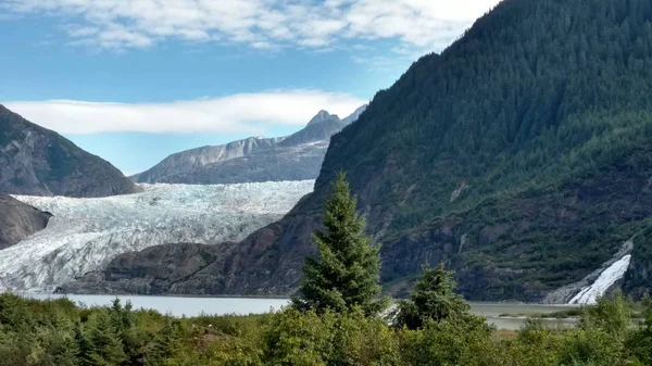 Ледник Менденхолл Джуно Аляска Ледник Менденхолл Впадает Озеро Менденхолл Между — стоковое фото