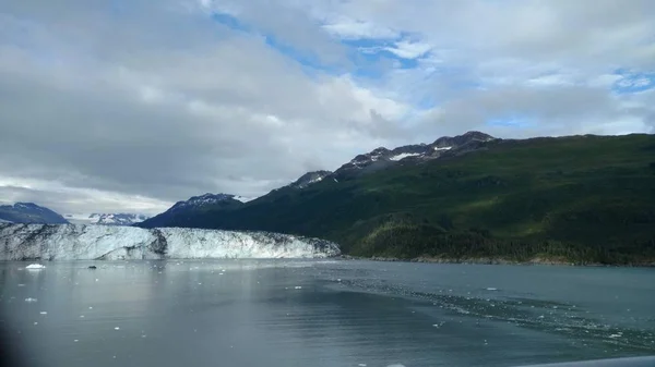 Ледники Национальном Парке Ледникового Залива Аляске Ледники Спускающиеся Через Горные — стоковое фото