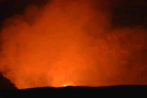 Kilauea Volcanoe Big Island Hawaii Lava Spewing Crater Night Looks — Stock Photo, Image