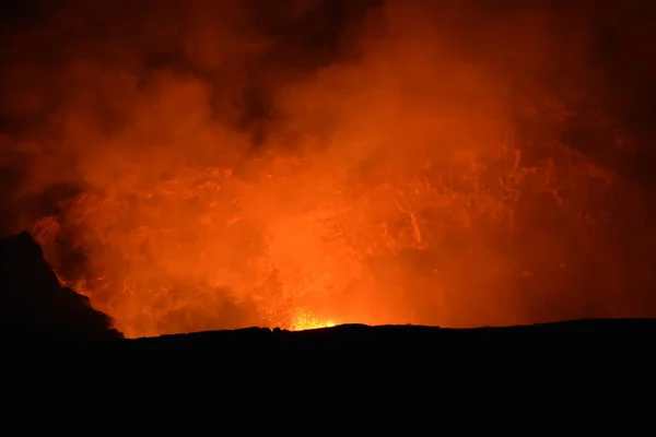 Kilauea Volcanoe Big Island Hawaii Lava Spewing Crater Night Looks — Stock Photo, Image